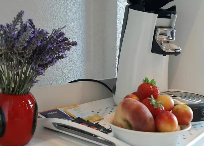 Helles Doppelzimmer mit Bad, Terrasse und Pool, seperater Eingang, Liznjan, Istrien