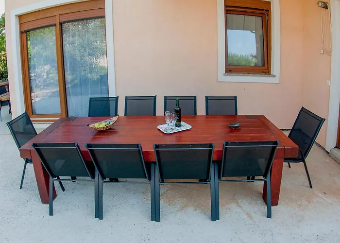 Villa Maja Rustic Oasis With Private Pool & Lush Garden