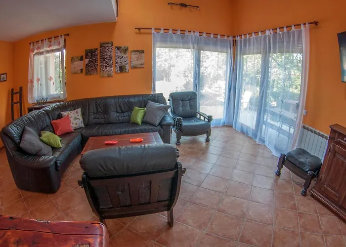 Villa Maja Rustic Oasis With Private Pool & Lush Garden